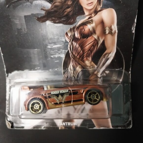 Hot Wheels Wonder Woman 2016 6/7 Batman vs Superman Power Pistons - Picture 3 of 6